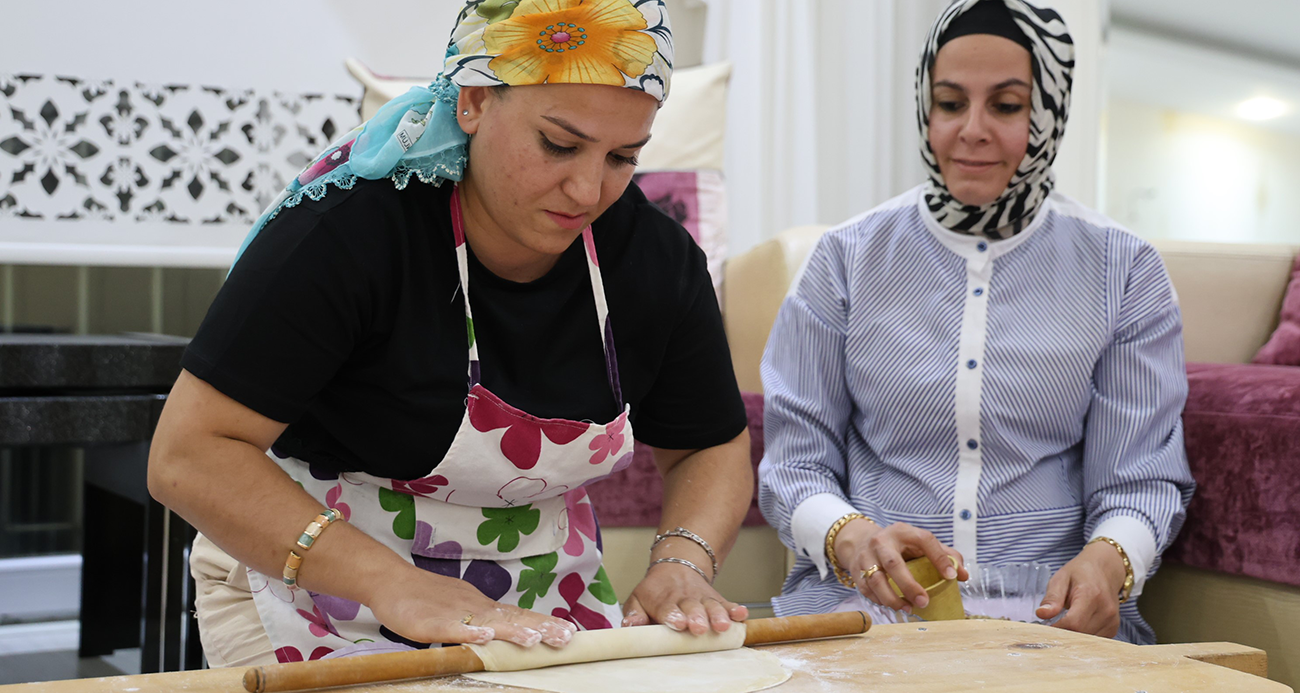 Adanalı kadınların ’ev baklavası’ mesaisi