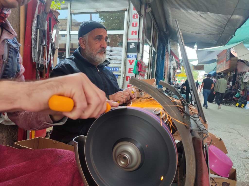 Bilenmeyen bıçak hem kurbana hem de kesene zarar veriyor
