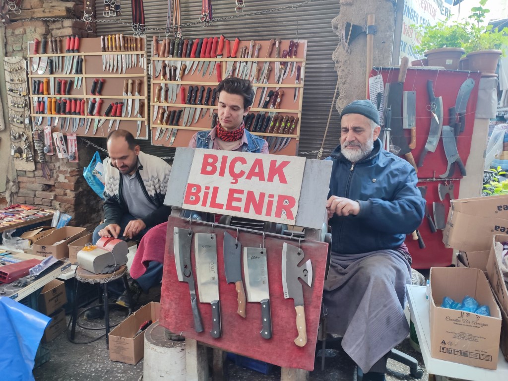 Bilenmeyen bıçak hem kurbana hem de kesene zarar veriyor