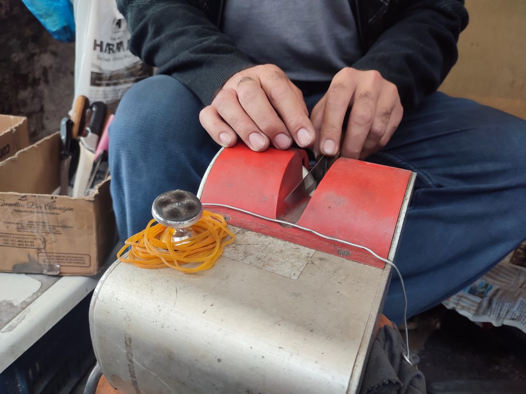 Bilenmeyen bıçak hem kurbana hem de kesene zarar veriyor