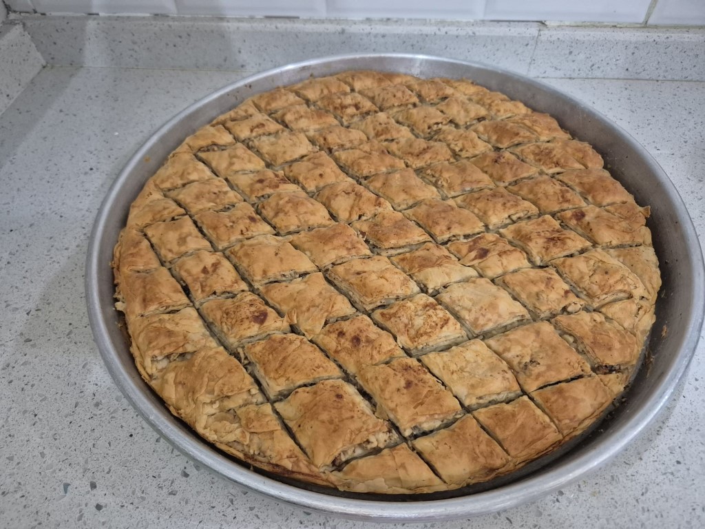 Adanalı kadınların ’ev baklavası’ mesaisi