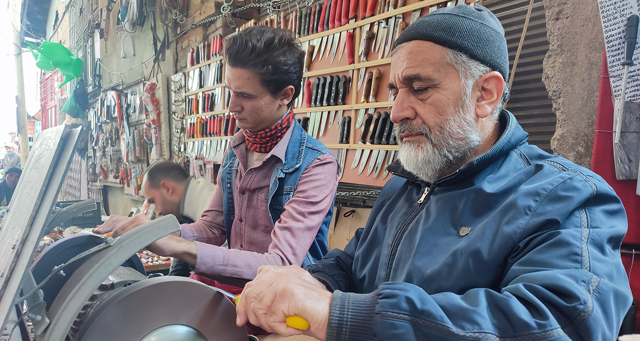 Bilenmeyen bıçak hem kurbana hem de kesene zarar veriyor