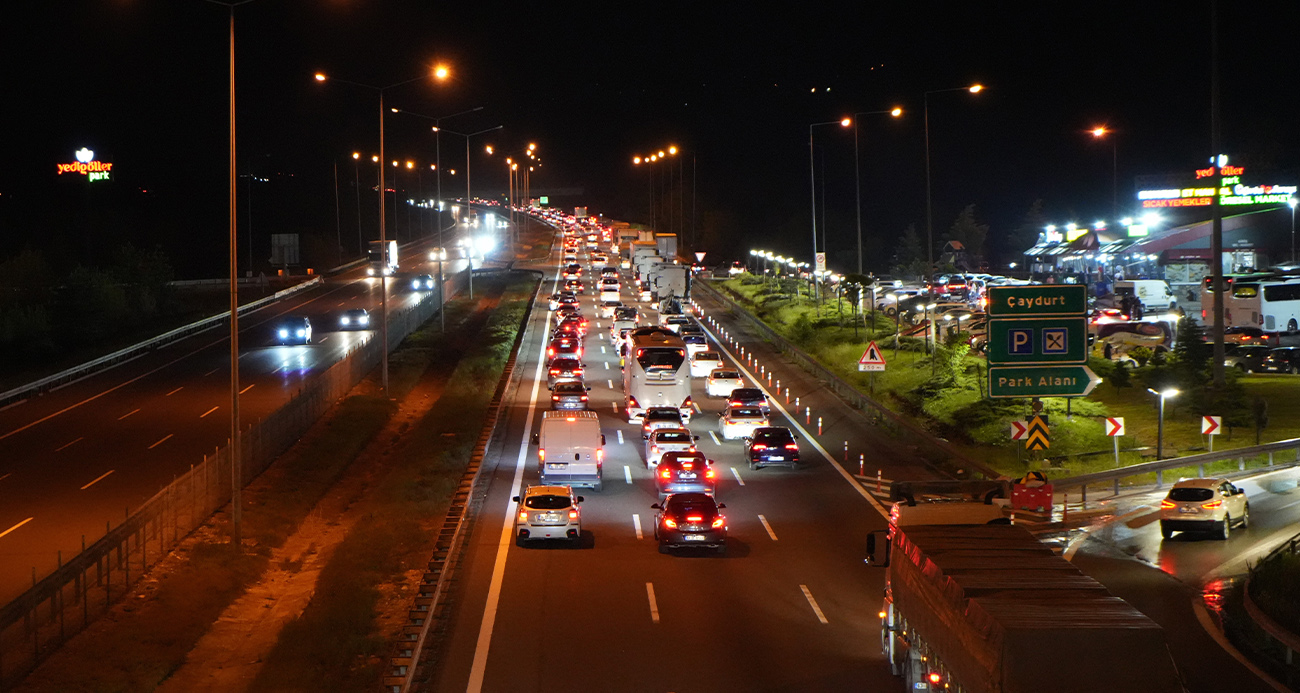 Bolu geçişinde trafik durma noktasına geldi