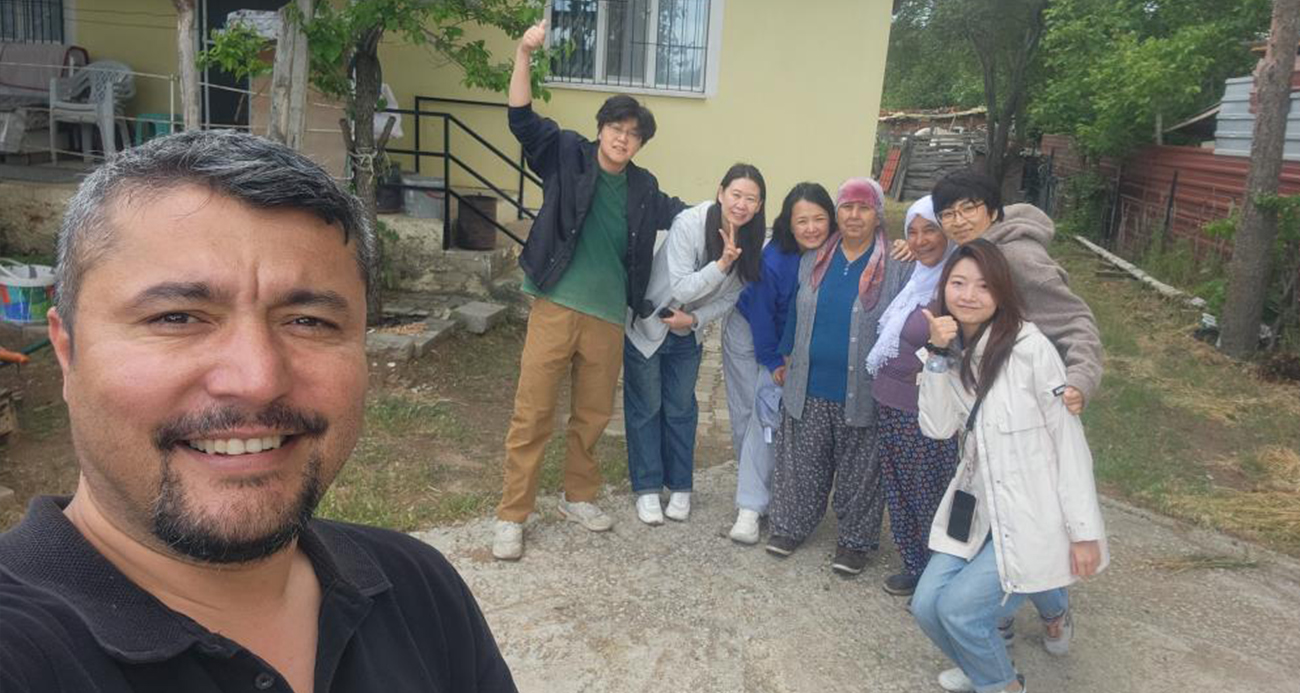 Çinli kafileyi evine davet edip, onları eğlendirdi Haber Ajansı