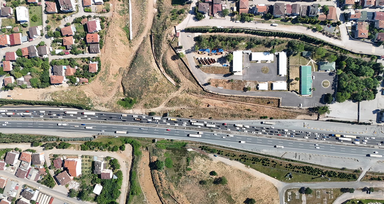 Tatilciler erkenden yola çıktı, TEM’de zaman zaman kuyruk oluşuyor