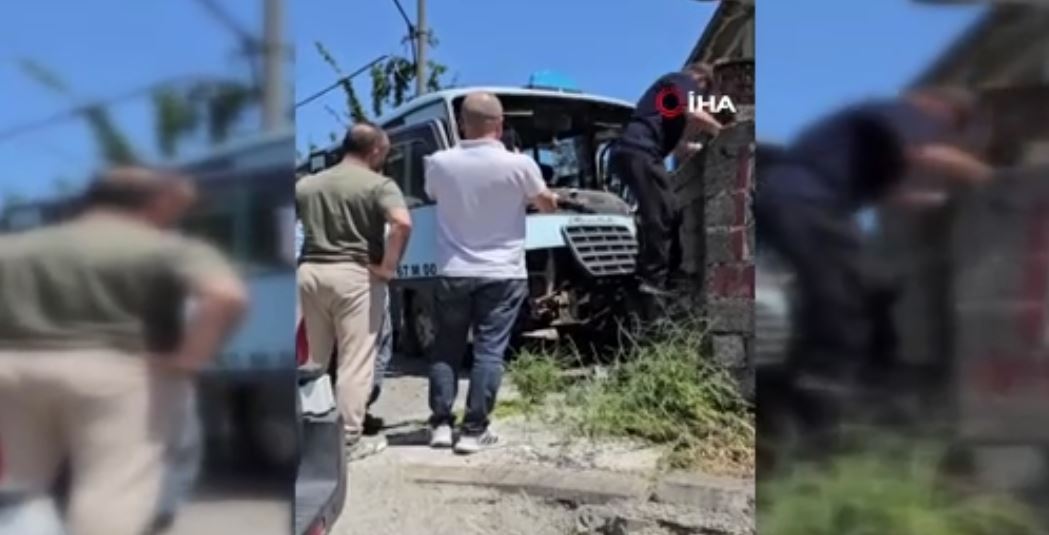 Zonguldak’ta freni patlayan yolcu minibüsü duvara çarptı: 14 yaralı