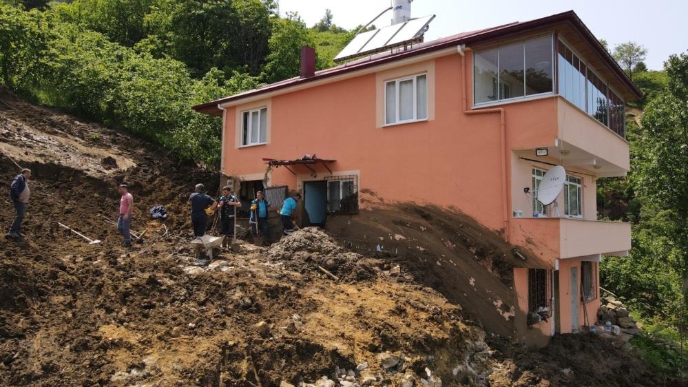 Trabzon’da heyelan: 5 ev tehlike altında