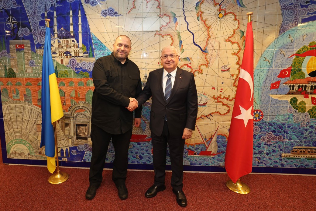 Milli Savunma Bakanı Güler, Ukrayna Savunma Bakanı Umerov ile görüştü