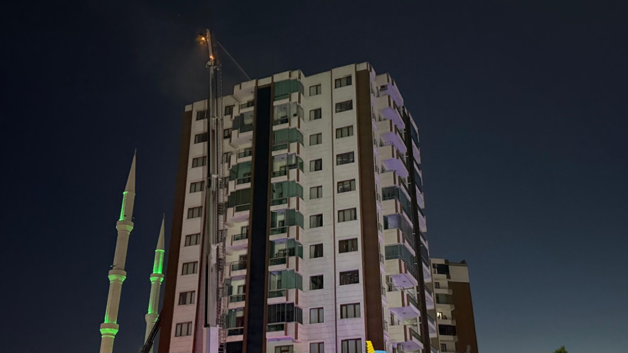 Diyarbakır’daki yangında tahliyeler tamamlandı, söndürme çalışmaları sürüyor