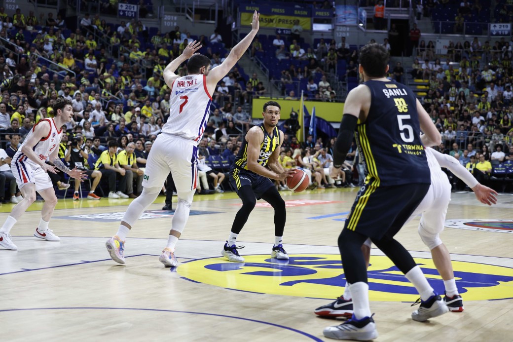 Fenerbahçe seride 1-0 öne geçti