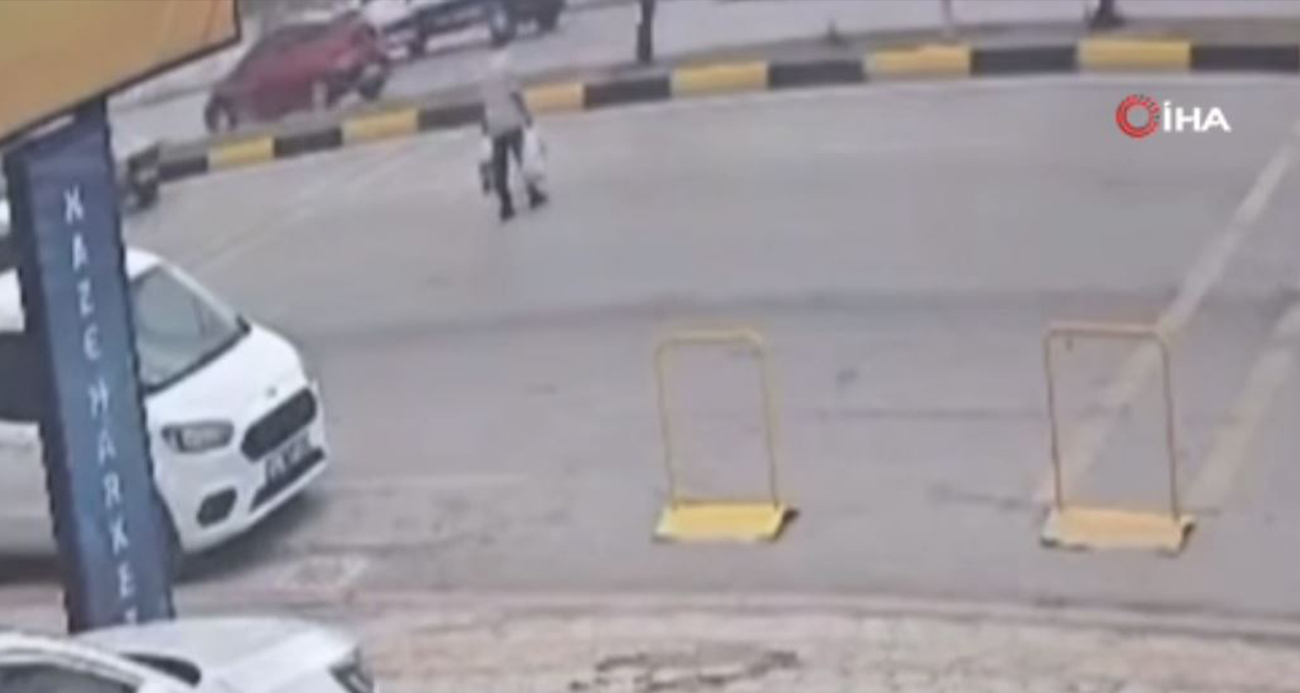 Karşıya geçmeye çalışan yaşlı adama kamyonet çarptı: O anlar kamerada