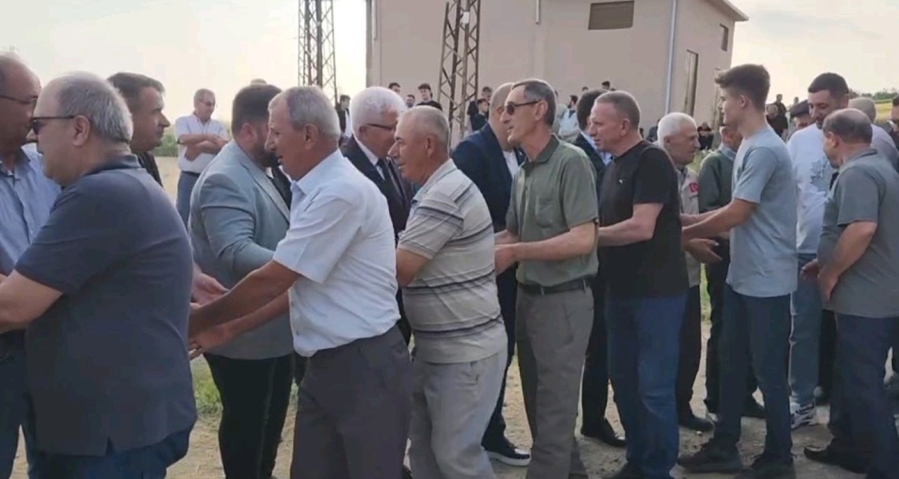 Gelenek yine yerine getirildi, 10 bin kişi aynı anda bayramlaştı