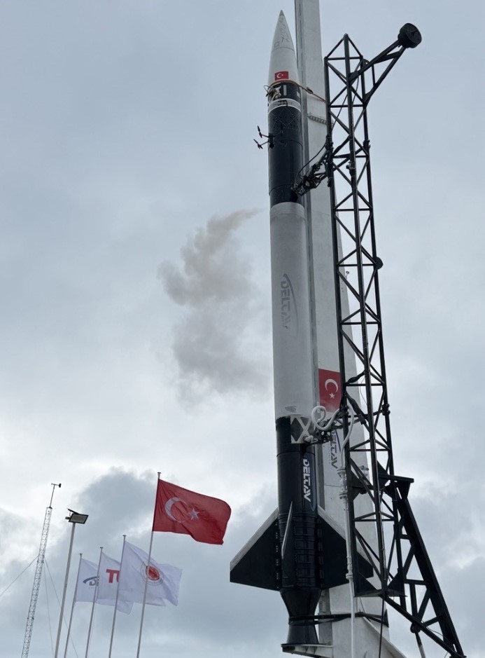 Savunma Sanayii Başkanı Görgün duyurdu: DeltaV iki kademeli hibrit roket 200+ km irtifaya ulaşarak rekor kırdı