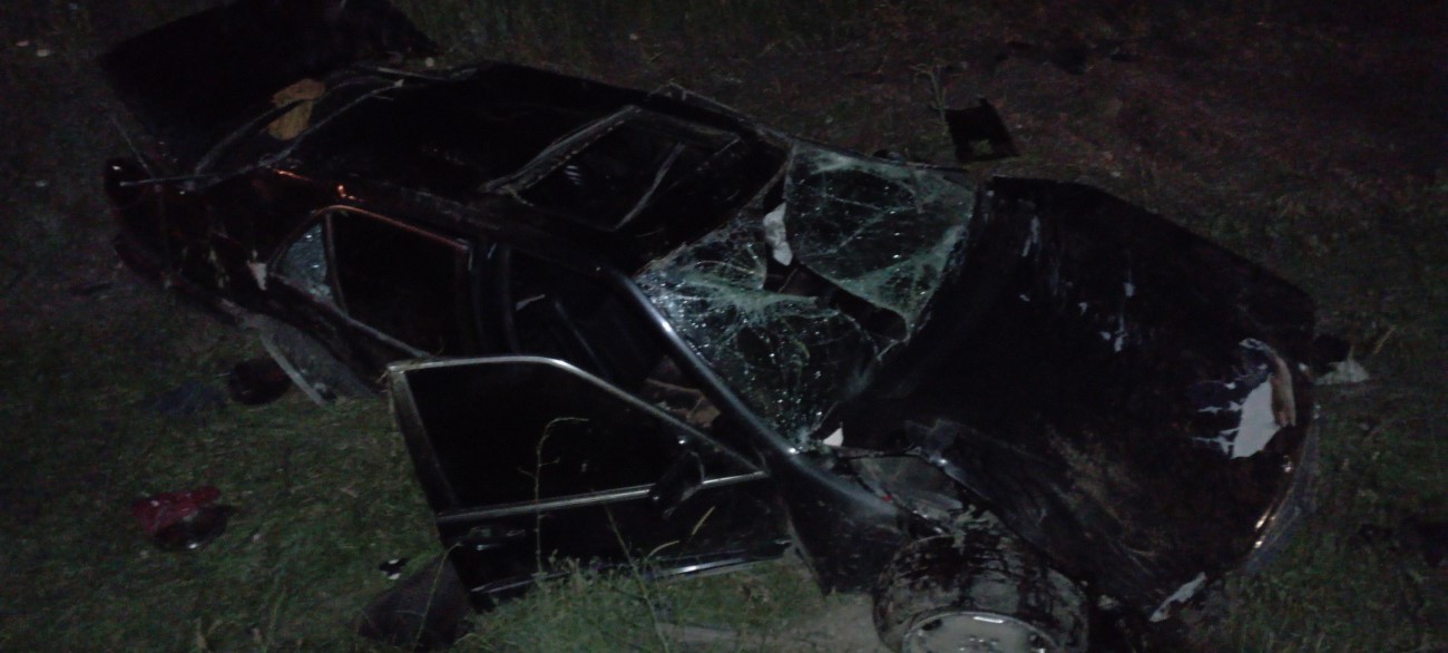 Şarampole devrilen Mercedes kağıt gibi ezildi