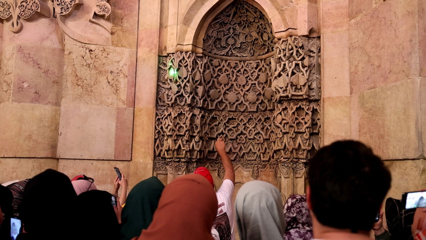 Dünyada eşi benzeri yok, dilleri kısır, kalemleri kırık bırakıyor