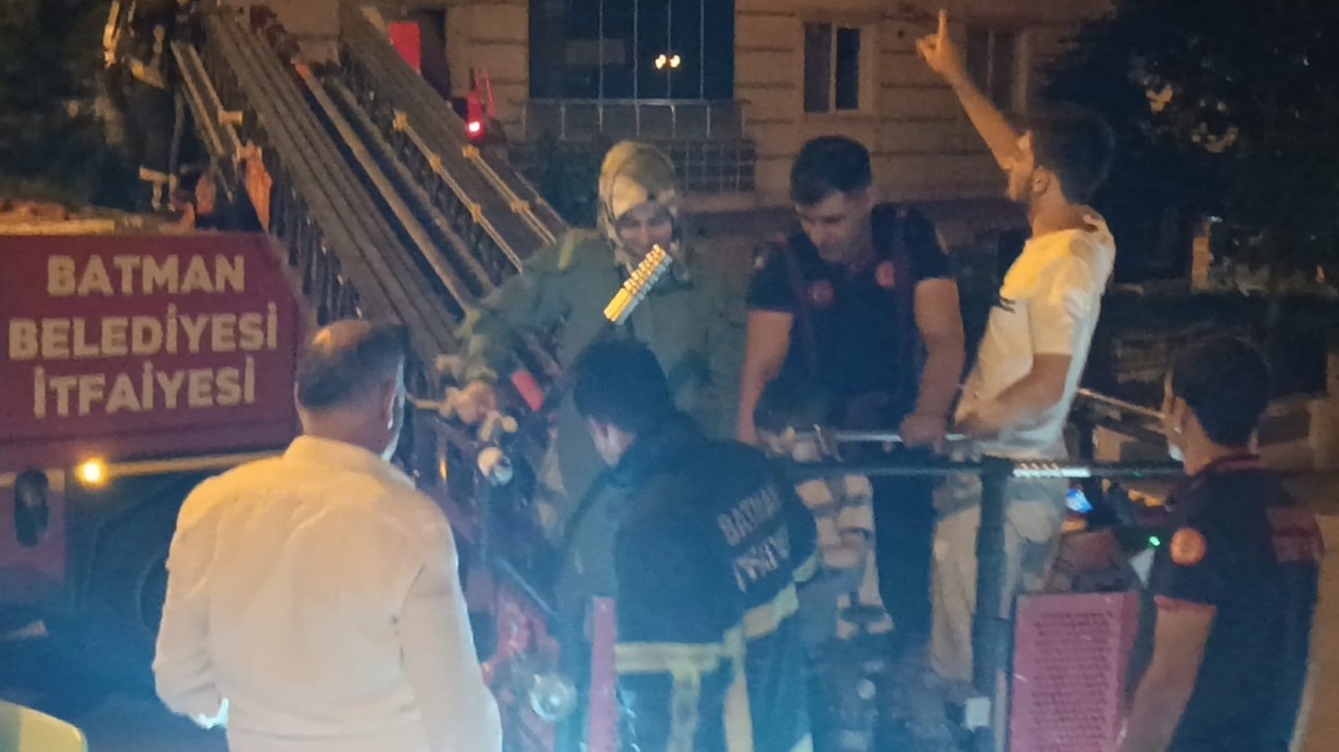 Batman’da market yangını paniğe neden oldu: 5 kişi kurtarıldı