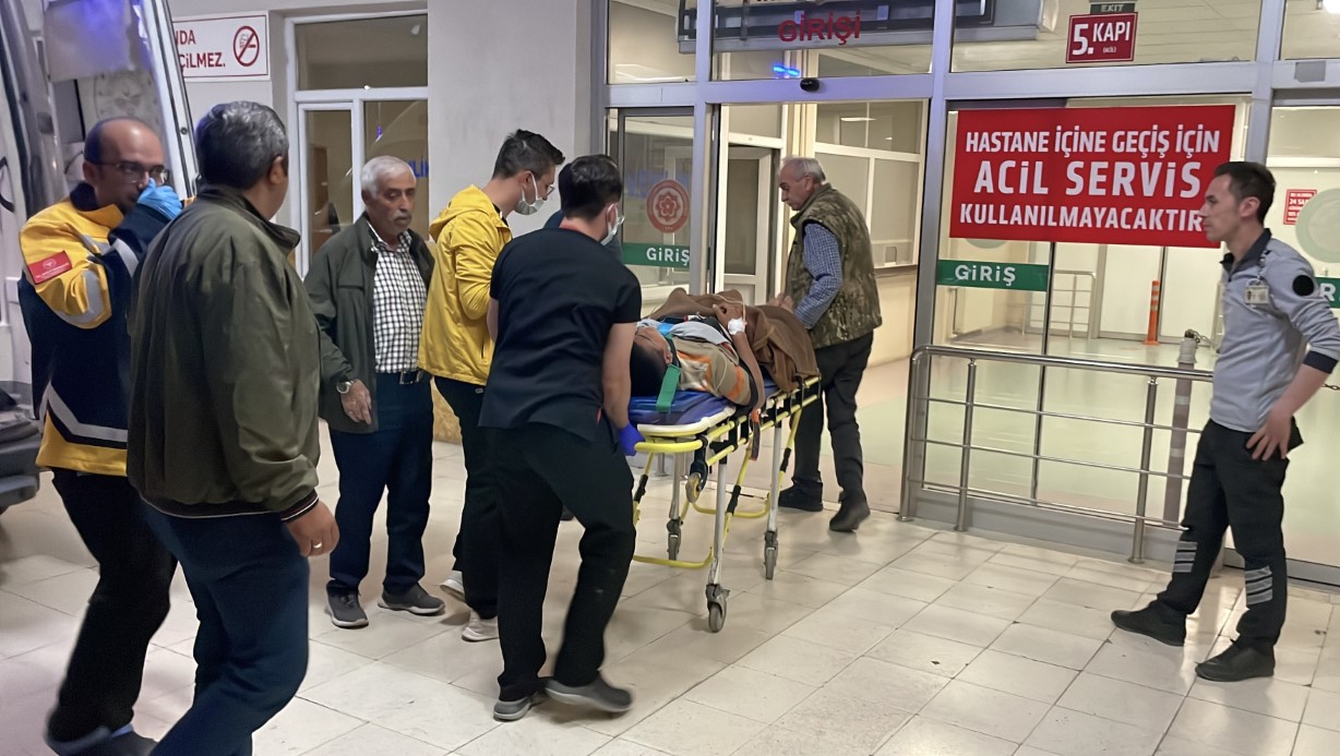 Kardeşini öldürdü, diğer kardeşi ve oğlunu yaraladı