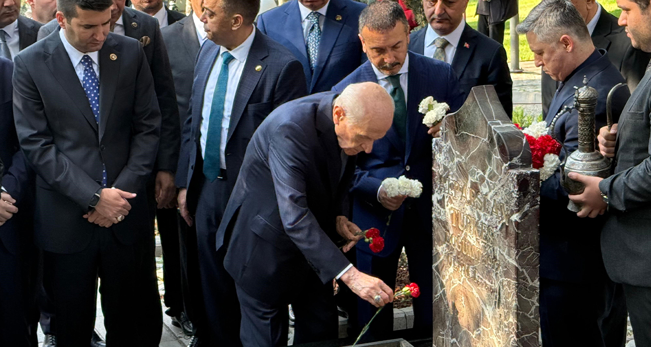 MHP Genel Başkanı Bahçeli, Alparslan Türkeş’in kabrini ziyaret etti
