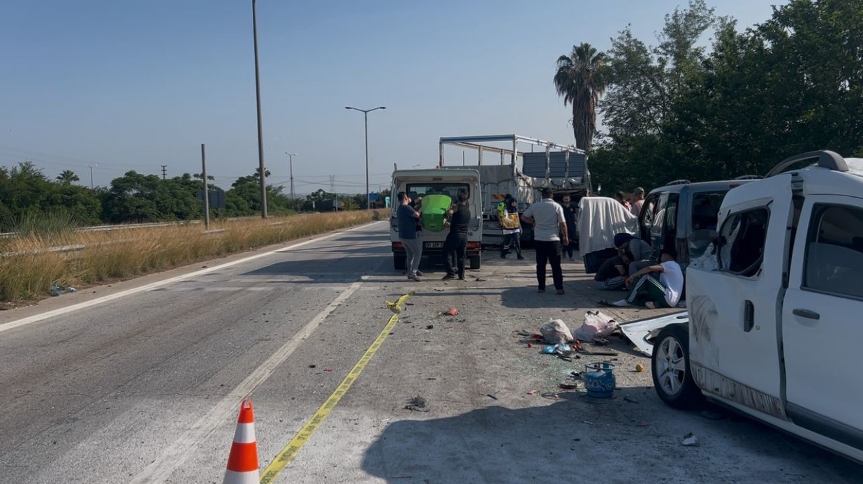 Hatay’da kamyon 3 aracı biçti: 1 ölü, 10 yaralı