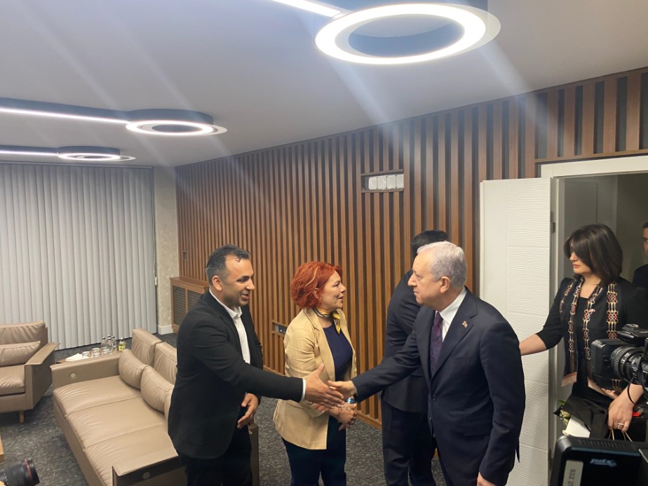 MHP, DEM Parti ile bayramlaştı