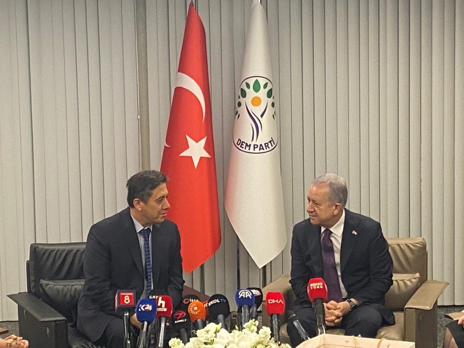 MHP, DEM Parti ile bayramlaştı
