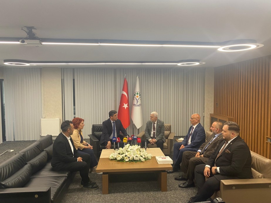 6 partiden DEM Parti’ye bayram ziyareti