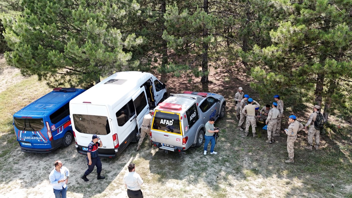 Ormanda çadır kurup kamp yapan öğretmen kayboldu