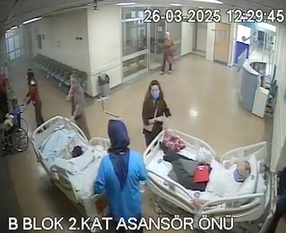 Alevler arasında zamanla yarışan kahramanlar kameraya yansıdı