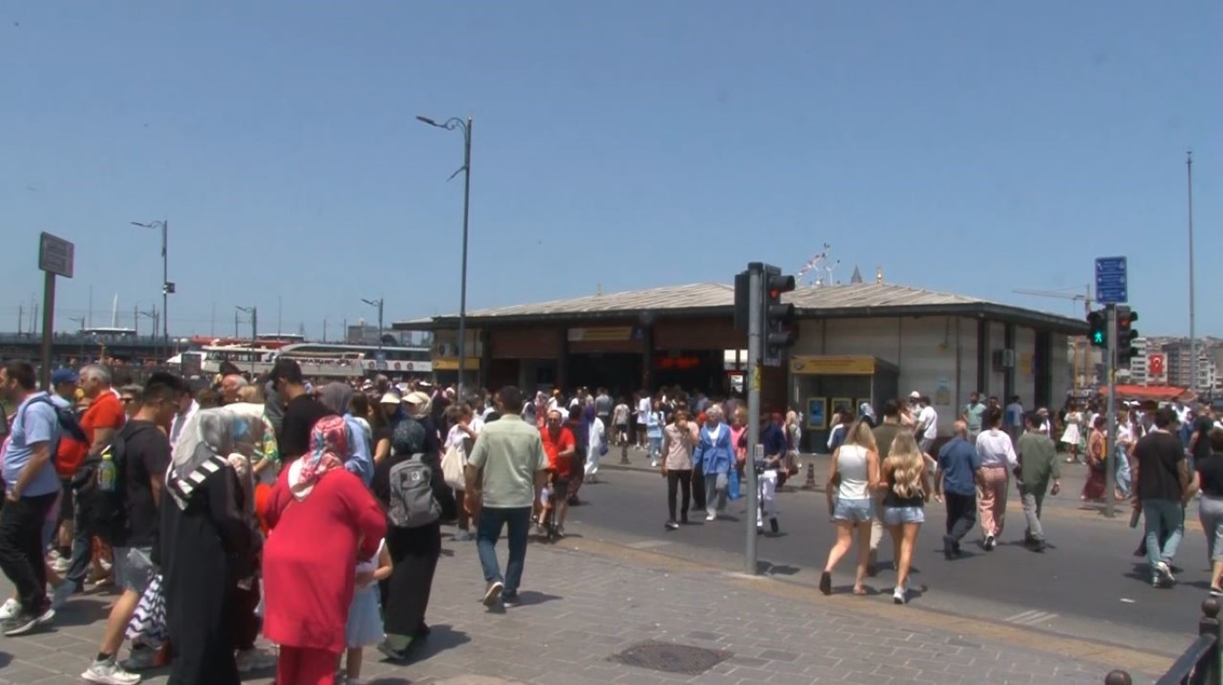 Eminönü’nde bayramın 3’üncü gününde yoğunluk
