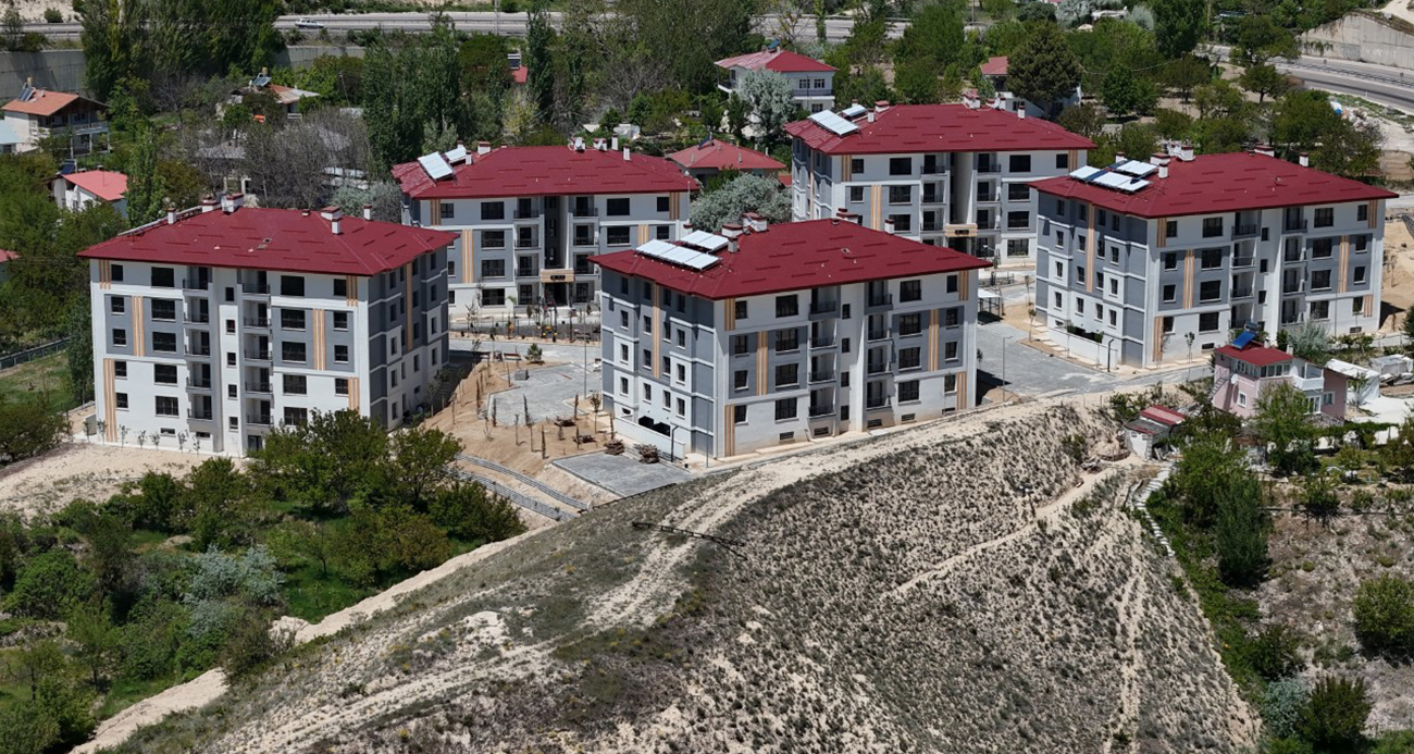 Asrın felaketinden etkilenen Sivas’ın ilçesinde afet konutları hızla yükseliyor