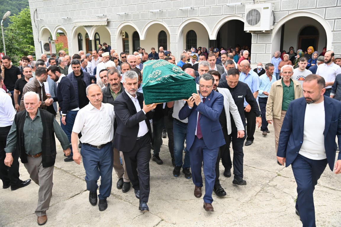 Selde kaybolduktan 6 gün sonra bulunan Hüseyin Aydın, son yolculuğuna uğurlandı