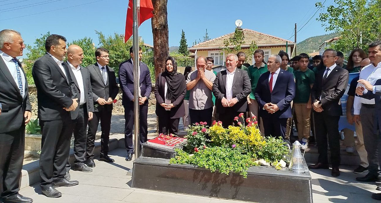 Aybüke öğretmen şehadetinin 8. yıl dönümünde dualarla anıldı