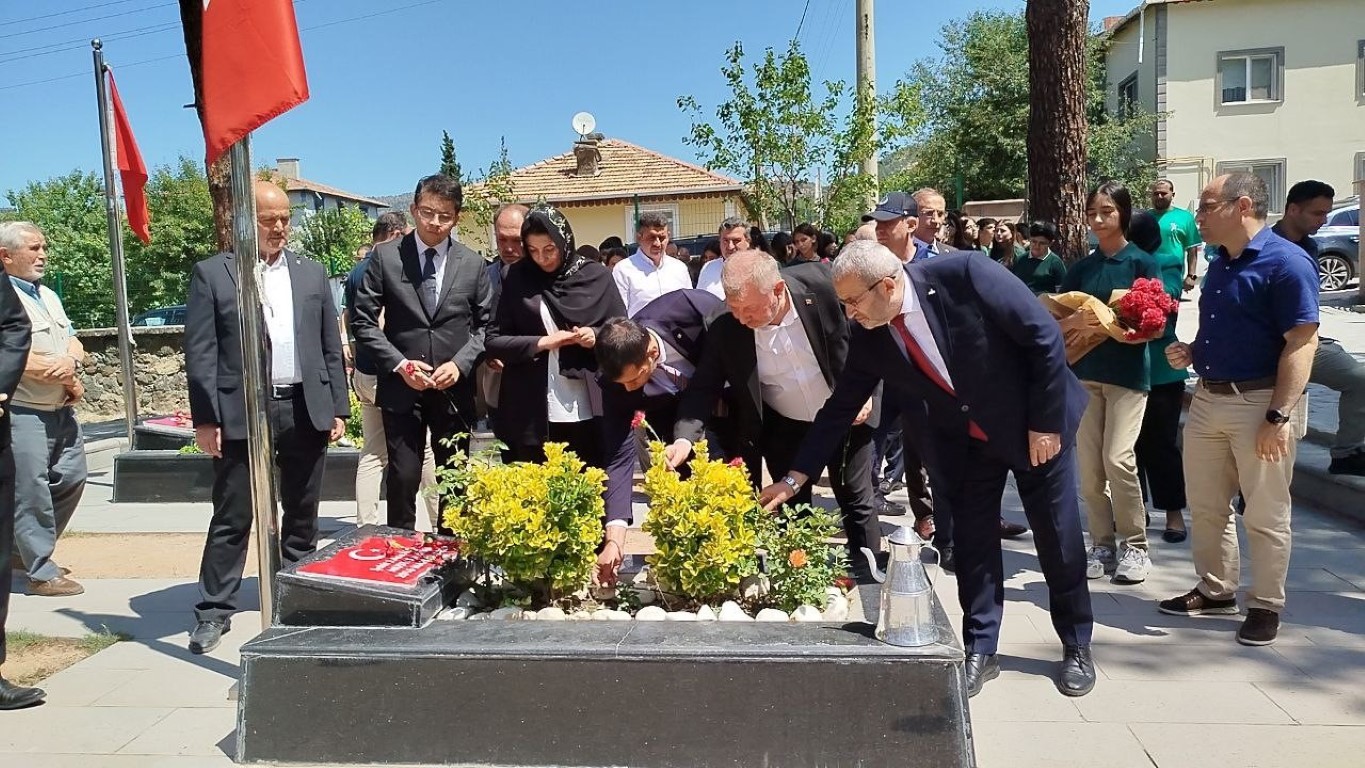 Aybüke öğretmen şehadetinin 8. yıl dönümünde dualarla anıldı