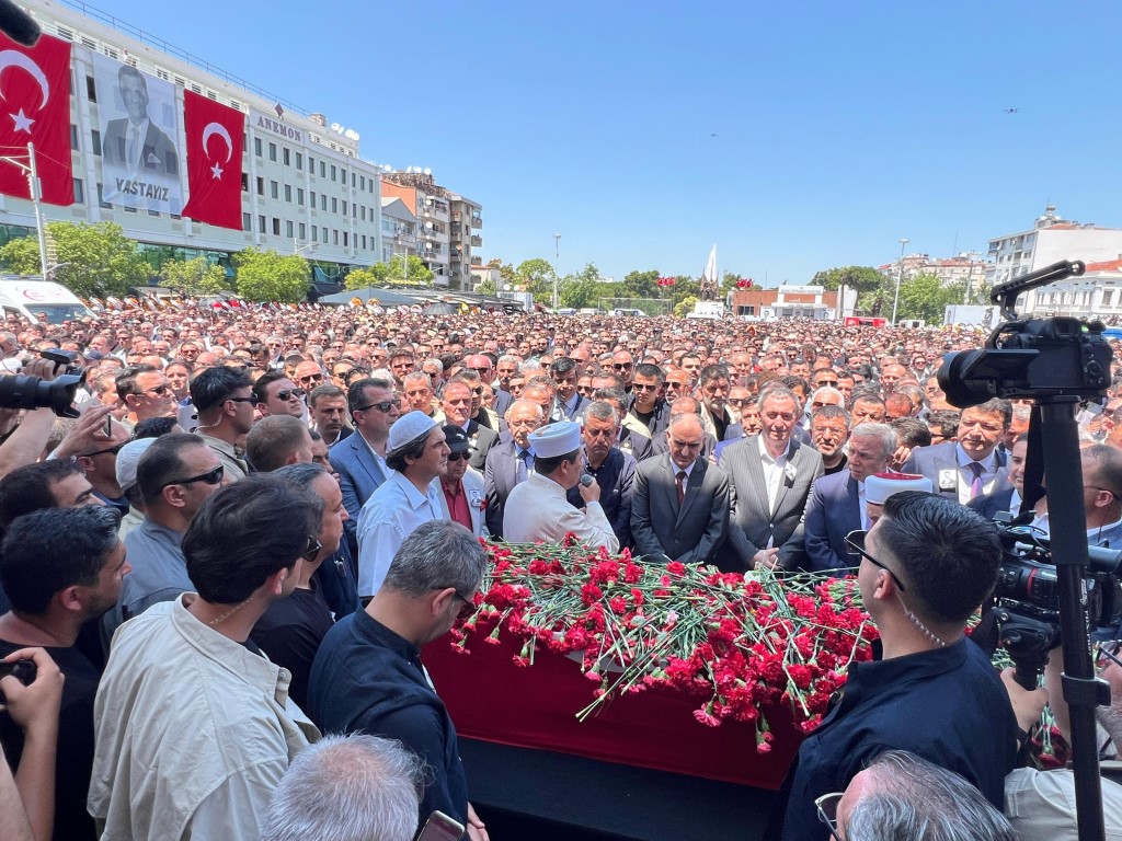 Binlerce Manisalı, Ferdi Başkanlarını gözyaşlarıyla uğurladı