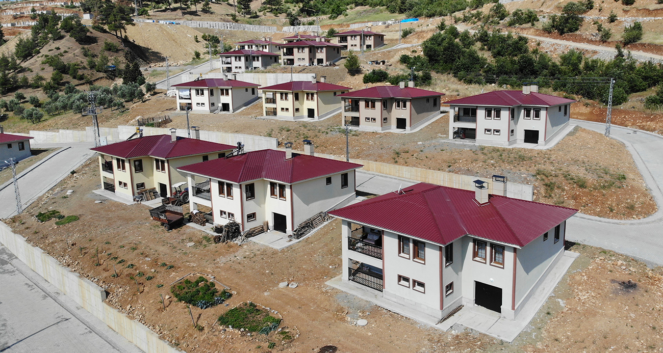 Deprem mağduru nine: "Hiç aklıma gelmezdi böyle ev yapacakları"