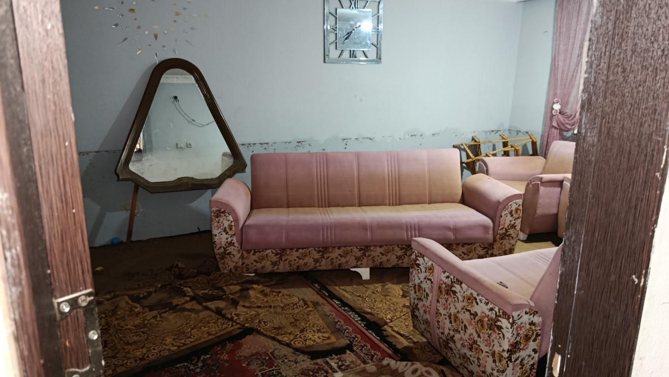 Adana ASKİ’nin içme suyu hattı patladı: Mahalle göle döndü, birçok ev zarar gördü