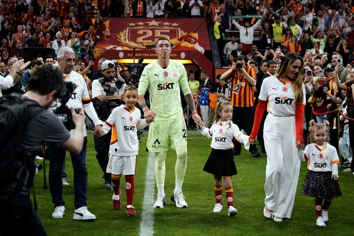 Fernando Muslera, Türkiye’den ayrıldı