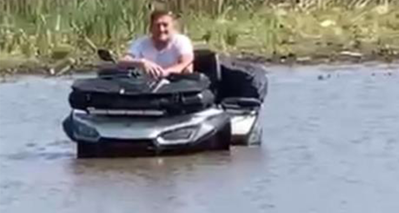 ATV ile girdiği gölde balçığa saplandı