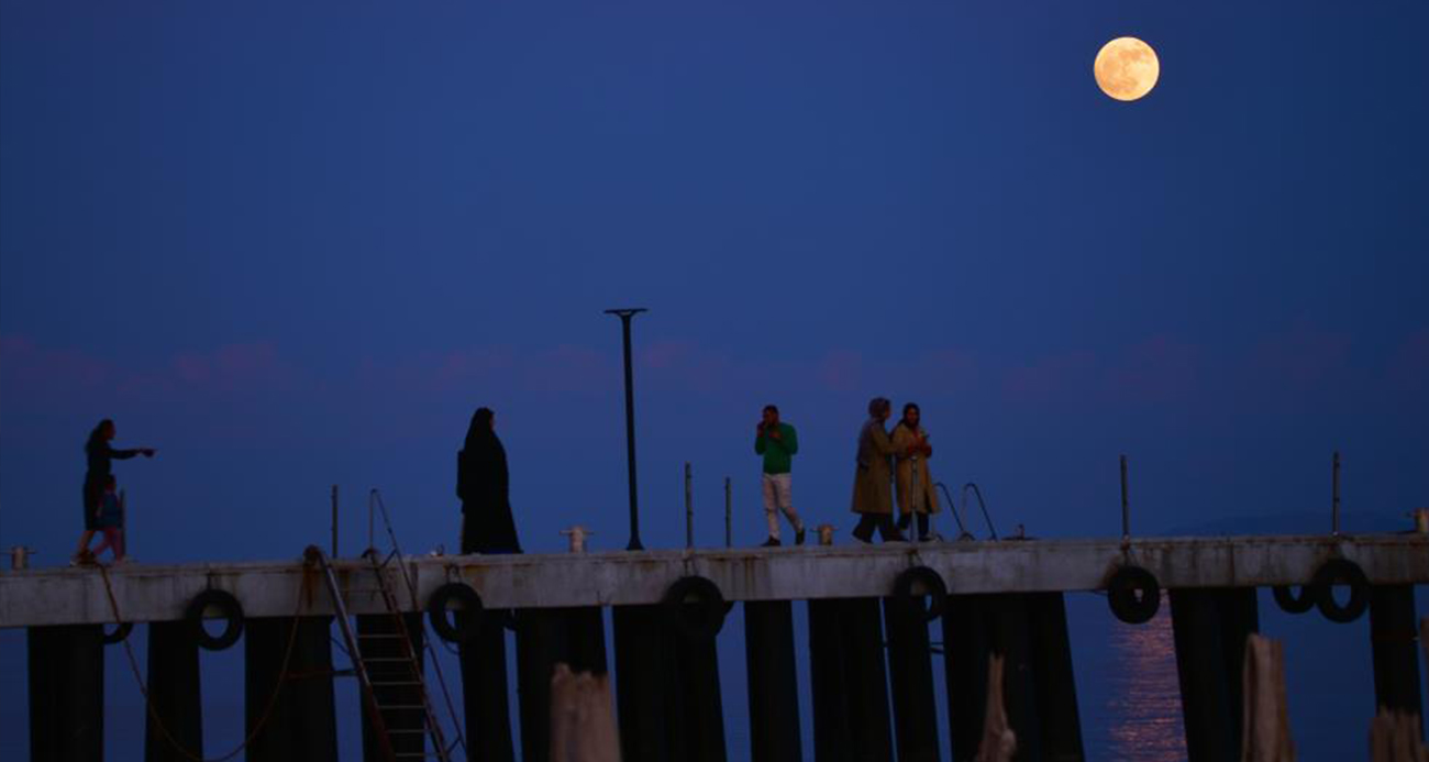 Van Gölü üzerinde dolunay güzelliği