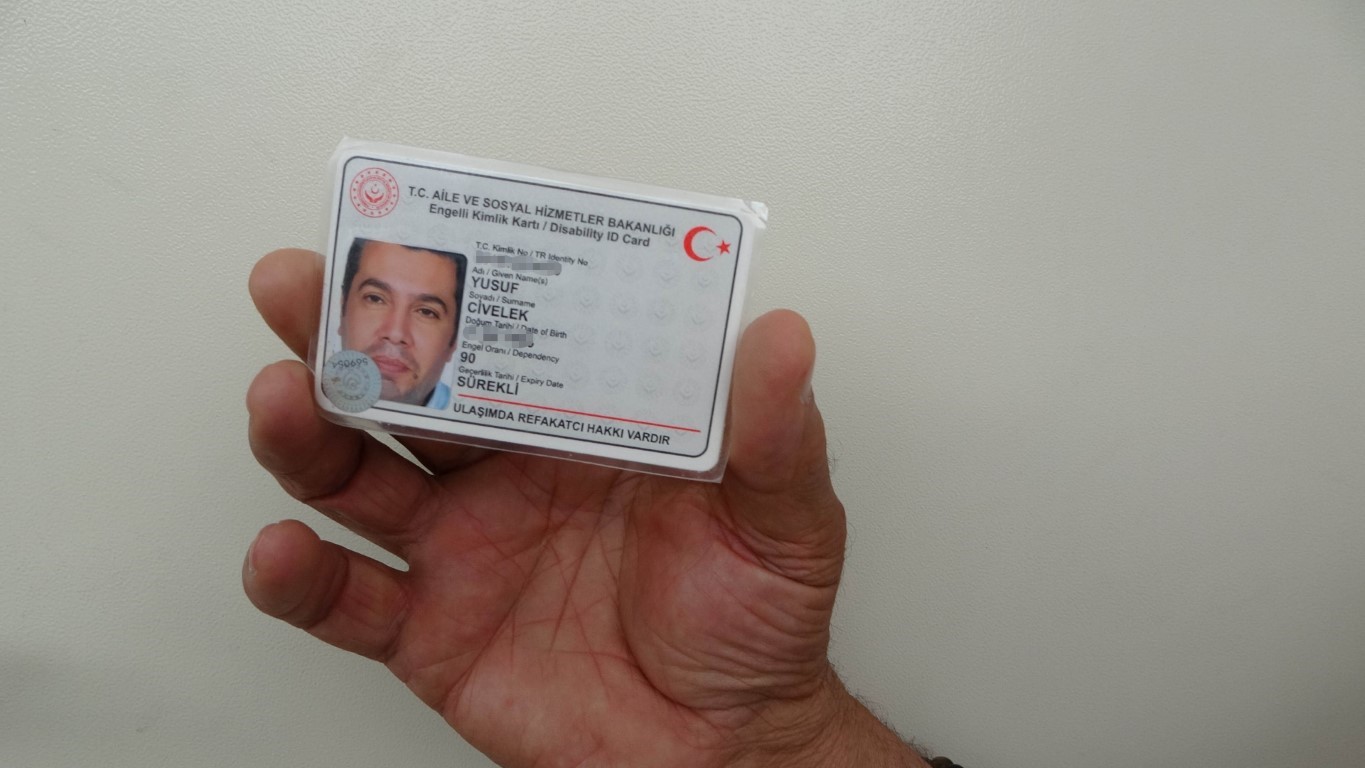 Engelli gence sokak ortasında saldırı