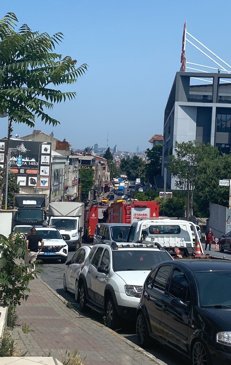 Eyüpsultan’da 2 katlı binada korkutan yangın