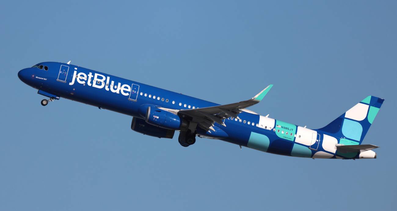 ABD'de yolcu uçağı pistten çıktı