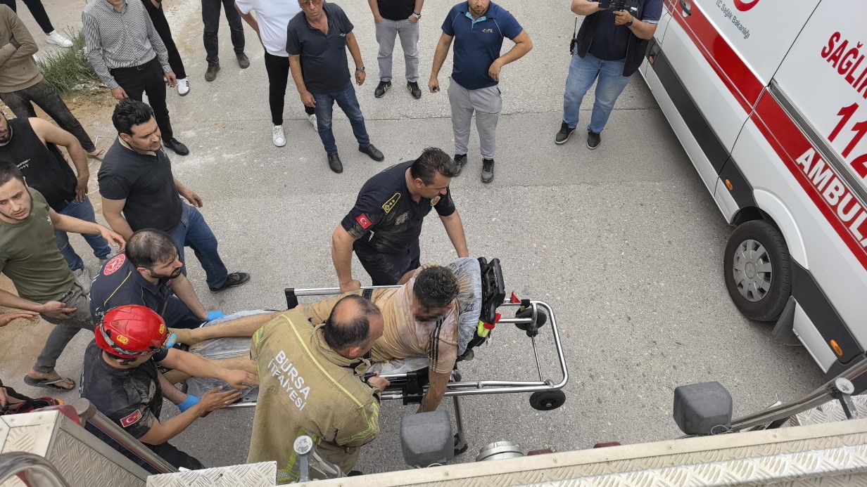 Talaş emici makinesine sıkışan işçiyi itfaiye ekipleri kurtardı