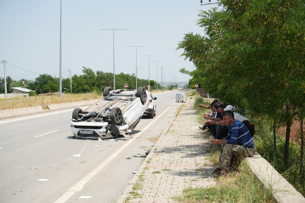 Muş'ta trafik kazasında 6 kişi yaralandı. Ihlas Haber Ajansı.