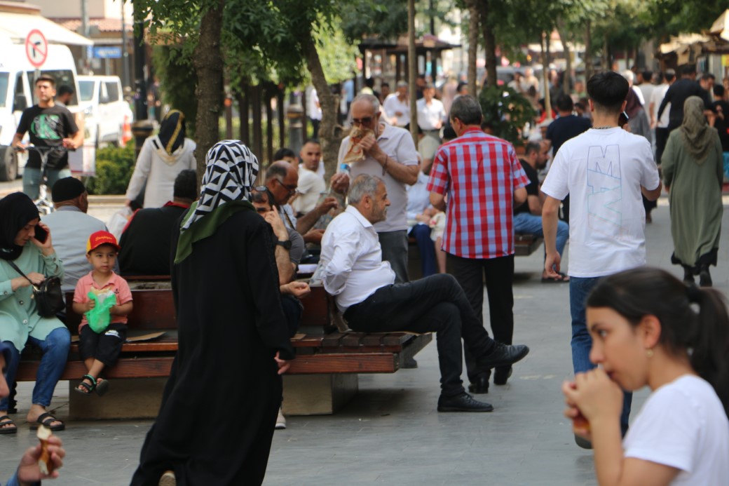 Diyarbakır’da sıcaklar kavurmaya başladı