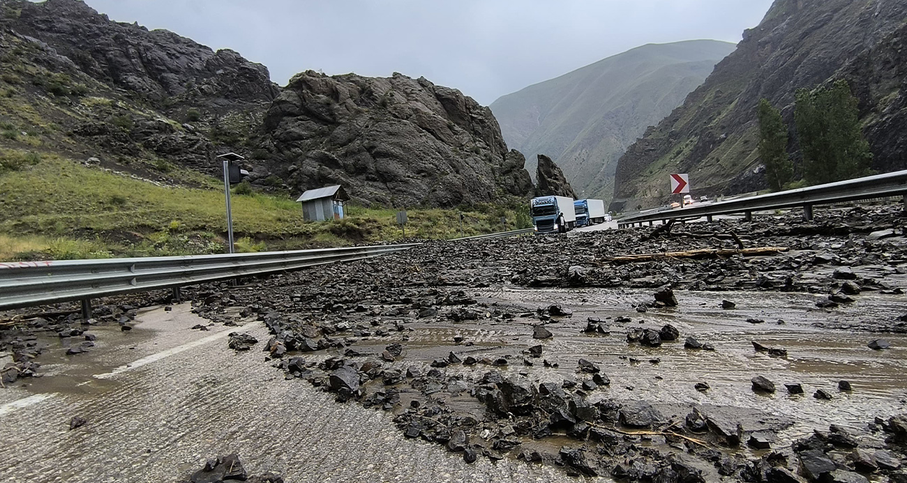 Ulaşım tek şeritten sağlanıyor!