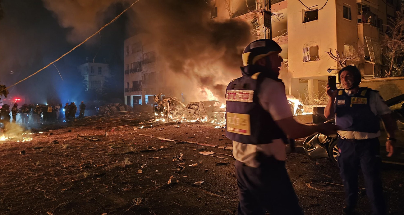 İran'dan İsrail'e yeni füze saldırısı: 4 yaralı