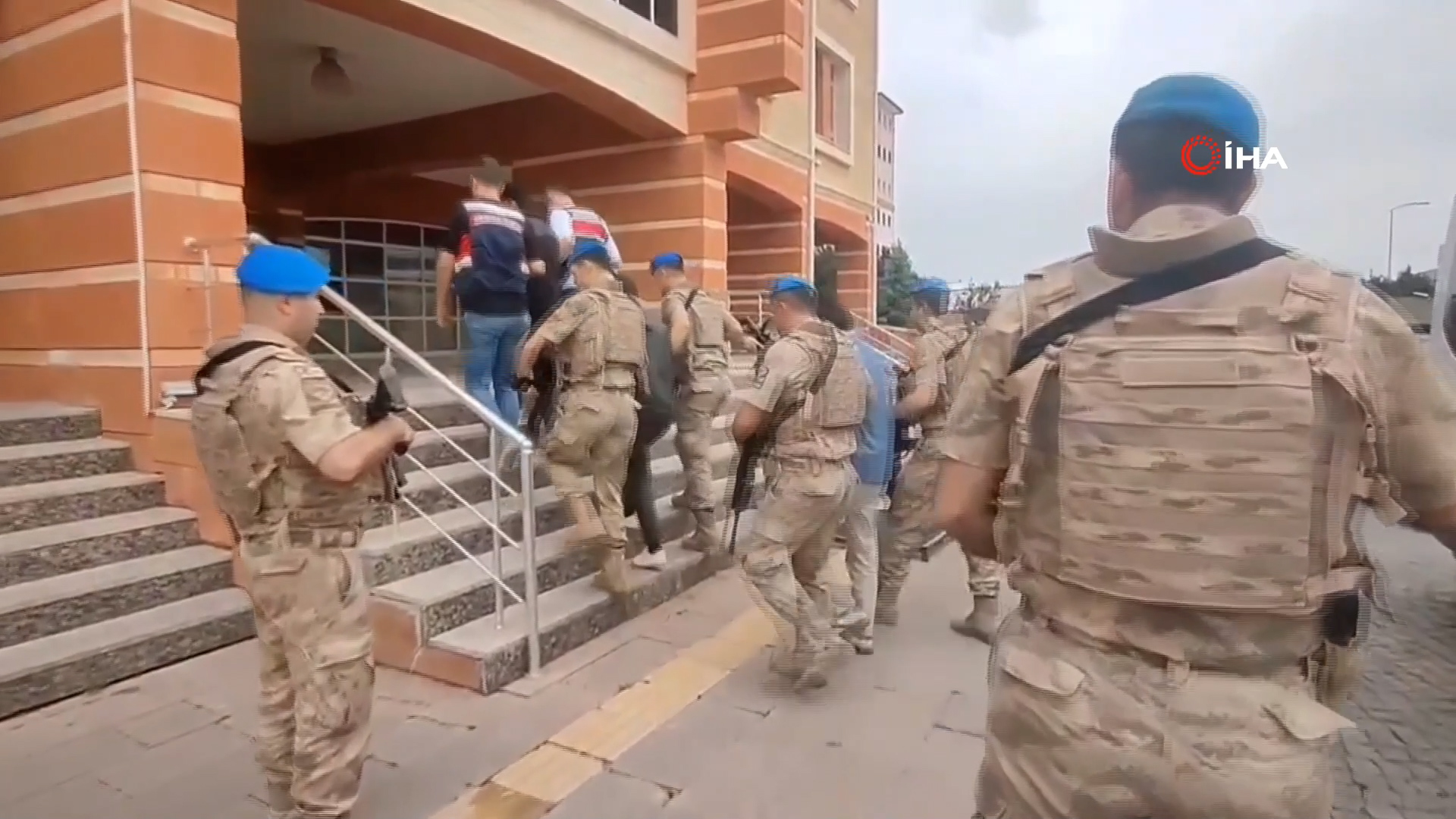 18 ilde DEAŞ terör örgütüne yönelik operasyon: 39 şüpheli terör örgütü mensubu yakalandı