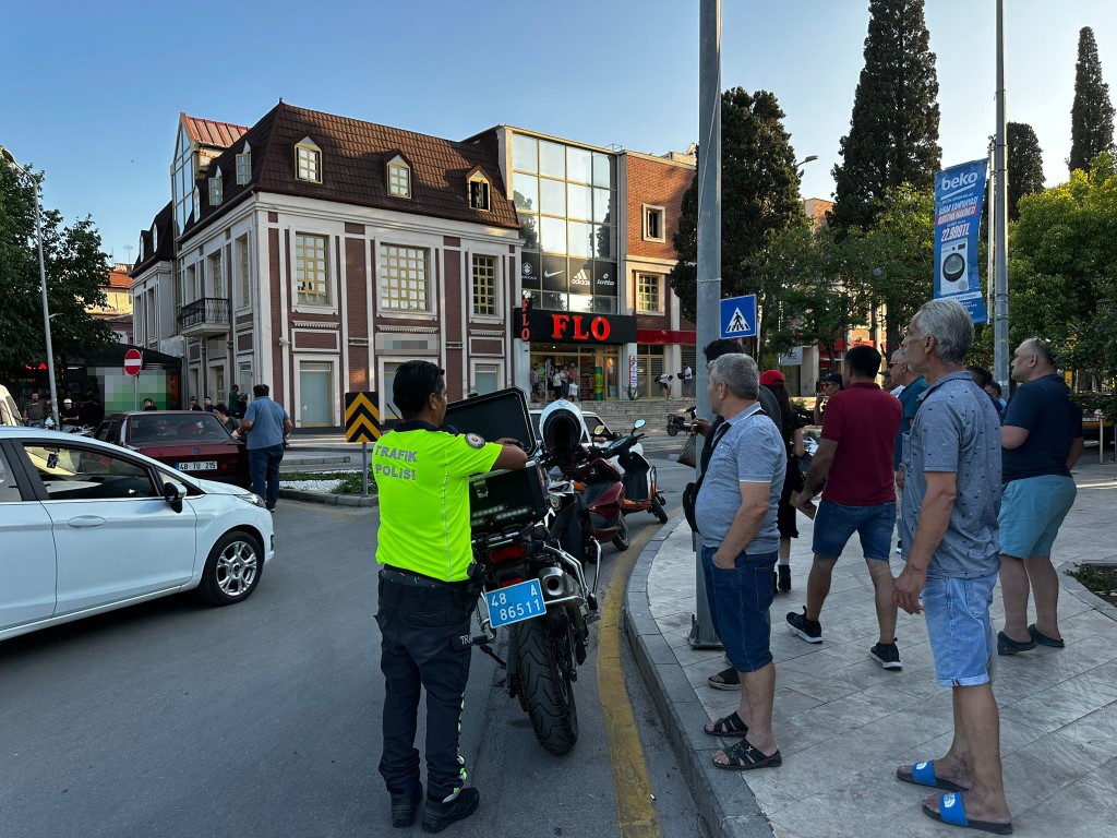 Polise mukavemet gösterdi, annesi 