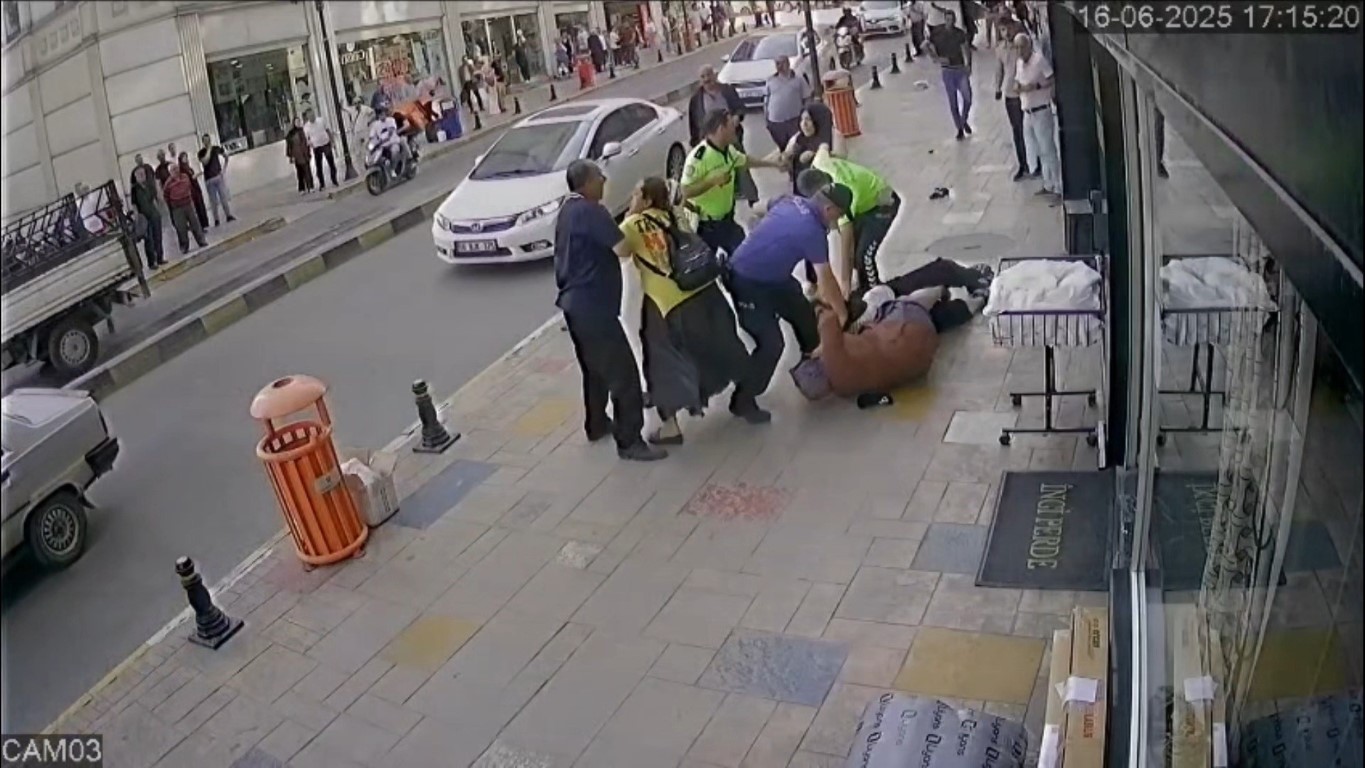 Karabük’te kadınların saç saça kavgasını polis bile güçlükle ayırdı